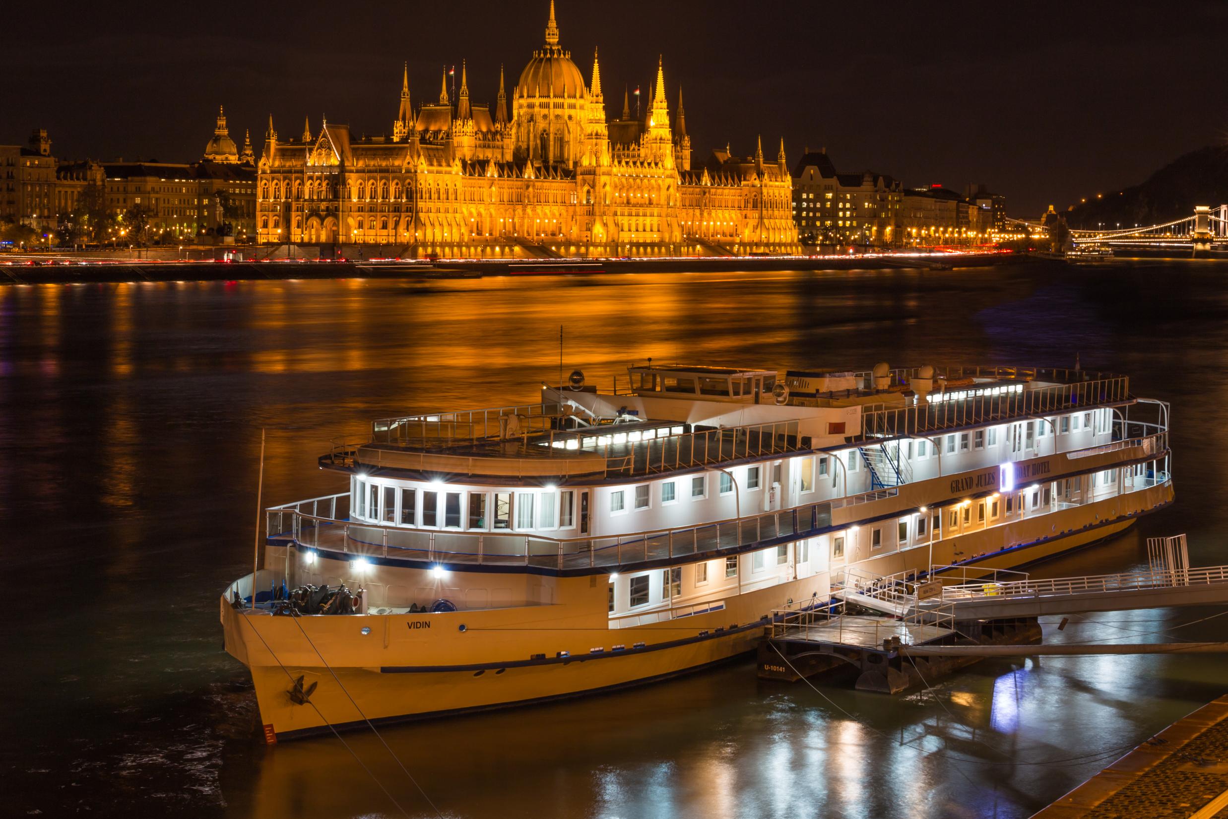 Grand Jules - Boat Hotel Budapeste Exterior foto